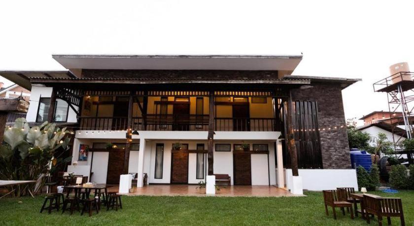 Croissant Hotel And Cafe Chiang Rai Exterior photo